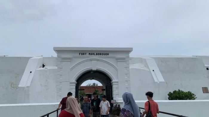 Memonentum libur panjang, Natal dan Tahun Baru ini Benteng Marlborough ramai dikunjungi wisatawan