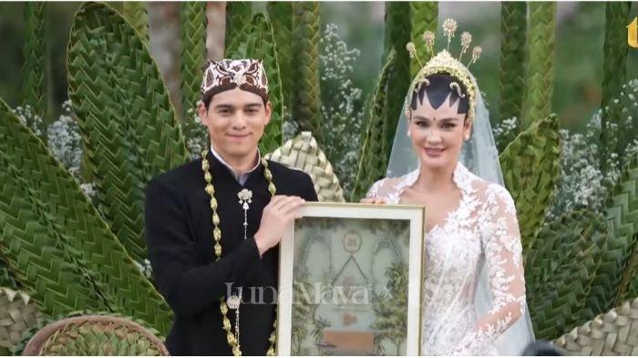 LUNA MAYA MENIKAH - Foto saat Luna Maya dan Maxime Bouttier usai melaksanakan akad nikah yang digelar hari ini Rabu (7/5/2025) di Ubud Bali.