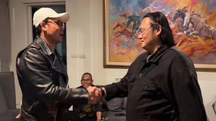 Tangkapan layar detik-detik Denny Sumargo datangi rumah Farhat Abbas 