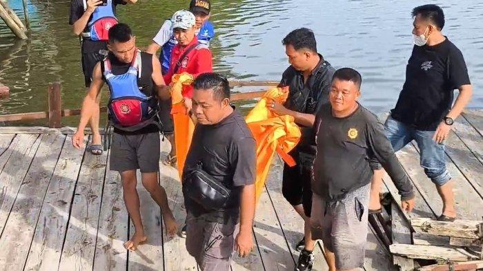Evakuasi Mayat Dalam Karung