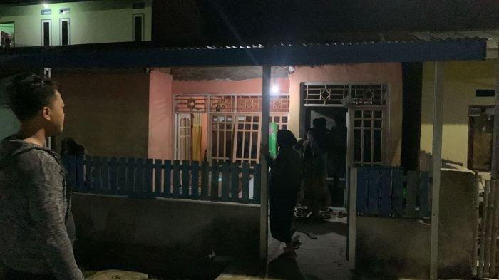 Suasana saat mahasiswa UMB Bengkulu dutemukan tewas bunuh diri di dalam kamar