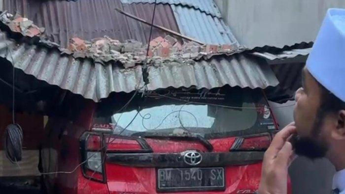 GEMPA - Sementara sebanyak 37 rumah di 4 Kecamatan wilayah Kota Bengkulu tercatat mengalami kerusakan oleh Badan Penanggulangan Bencana Daerah (BPBD) Provinsi Bengkulu. Sebanyak 37 rumah tersebut rusak akibat gempa dengan magnitudo 6,3 mengguncang Bengkulu pada Jumat (23/5/2025).