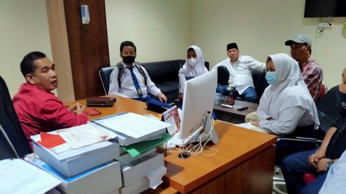 Saat Ketua Komisi IV DPRD Provinsi Bengkulu, Edwar Samsi menerima hearing terkait siswa yang belum dapat sekolah, 2 Juli lalu. 