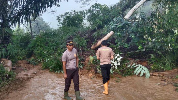 Jalan longsor sabtu 27 april