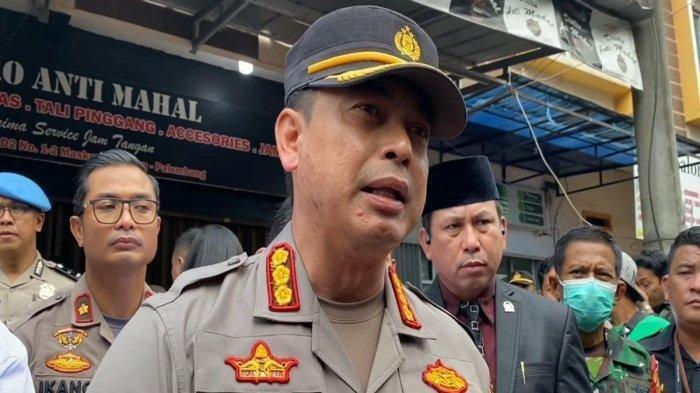 Kapolrestabes Palembang Kombes Pol Harryo Sugihartono mengungkap dugaan motif pegawai koperasi di Palembang dibunuh lalu dicor nasabah, Rabu (26/6/2024).