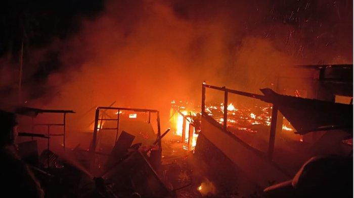 KEBAKARAN - Gereja dan Asrama di Desa Pulai Payung