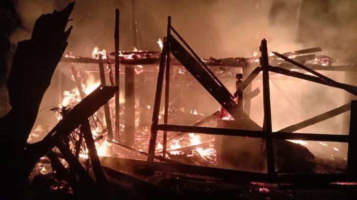 Kebakaran hebat terjadi di Kabupaten Kaur. Peristiwa kali ini menimpa sebuah rumah warga di Desa Pagar Alam Kecamatan Padang Guci Hulu, Kabupaten Kaur.