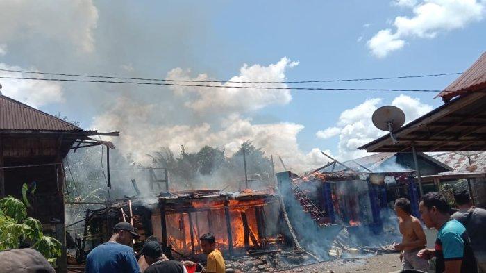 Kebakaran di Sindang Beliti Ilir Kabupaten Rejang Lebong hanguskan tiga rumah, Sabtu (30/4/2024) siang.