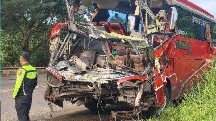 Salah satu penumpang selamat, Subahri menceritakan situasi saat kecelakaan maut, bus PO Qonita Trans menabrak truk di Tol Cipularang KM 80 B, Purwakarta, Jawa Barat, Kamis (26/12/2024).