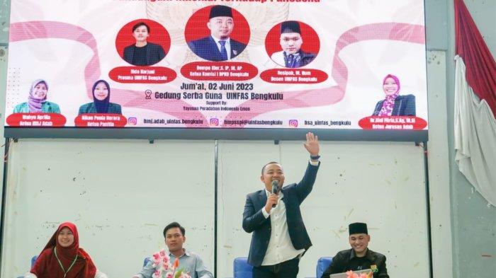 Ketua Komisi  I DPRD Provinsi Bengkulu Dempo Xler saat mengisi dialog Kebangsaan.