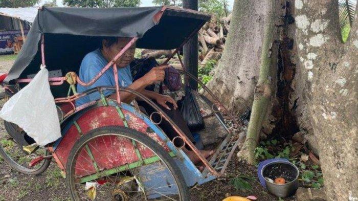 Masduki (63), seorang lansia asal Kabupaten Subang harus menderita di usia tua usai ditelantarkan keluarga. 