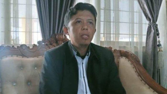 KEPSEK SMKN 2 REJANG LEBONG - Foto Agustinus Dani selaku Kepala Sekolah SMKN 2 Rejang Lebong menyampaikan klarifikasinya terkait penyebab pencopotannya yang dianggapnya tidak sesuai, Jumat (20/6/2025).