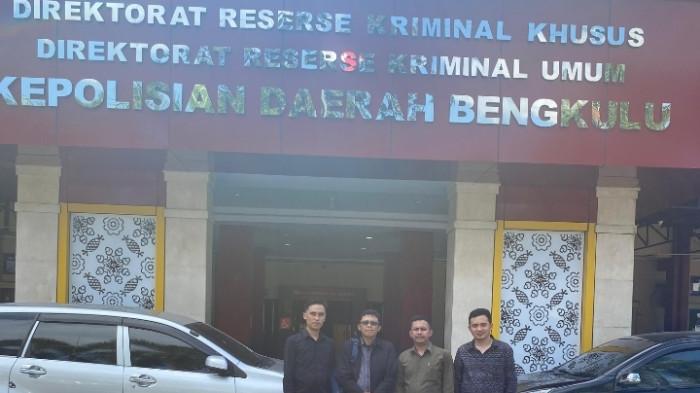 Mantan kepsek lapor guru