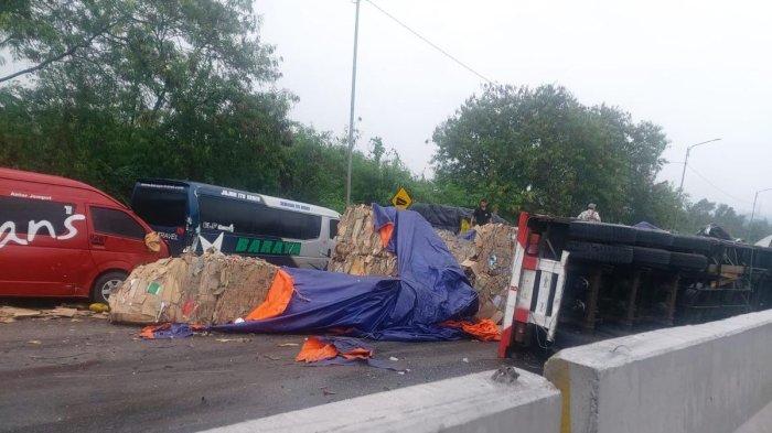 Suasa saat kecelakaan di tol Cipularang. 