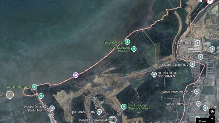 Penampakan Laut di dekat Desa Kohod melalui tampilan satelit tahun 2025, ada pagar laut yang terlihat.