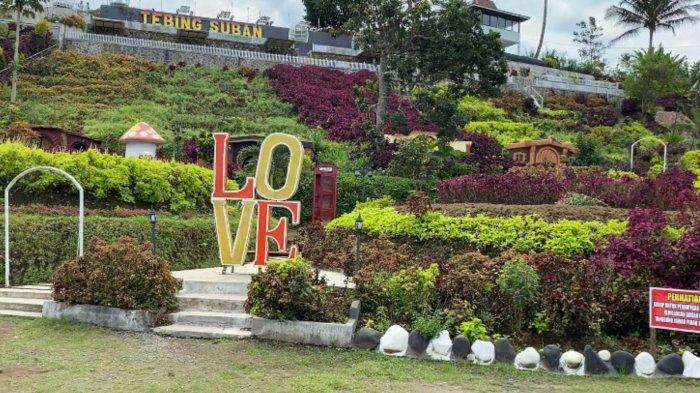 Pintu Masuk wisata tebing Suban.