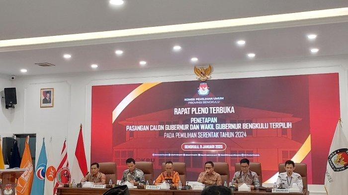 Rapat Pleno Terbuka Penetapan pasangan Gubernur dan Wakil Gubernur Bengkulu Terpilih di Kantor KPU Provinsi Bengkulu, Kamis (9/1/2025).