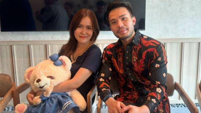 Foto Jessica Wongso dan Yaqub Hasibuan. Potret Terbaru Jessica Wongso Usai Bebas Bersyarat, Sumringah Ditemani Anak Otto Hasibuan
