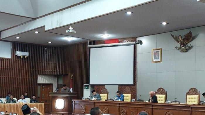 rapat paripurna DPRD Provinsi Bengkulu,  Senin (22/4/2204).