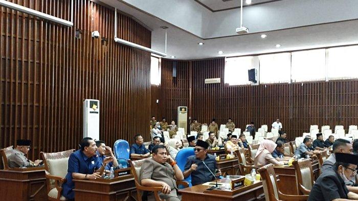 Suasana saat rapat paripurna DPRD Provinsi Bengkulu, agenda jawaban Gubernur Bengkulu atas pandangan fraksi terhadap Raperda Tentang Pengelolaan Keuangan Daerah, Selasa (18/10/2022)