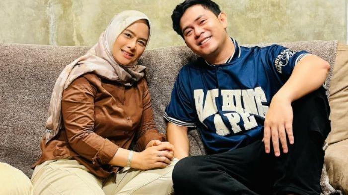 PELANTIKAN KEPALA DAERAH - Tangkap layar foto kebersamaan Cakra Khan dengan kakaknya, Citra Pitriyami yang diambil dari unggahan Instagram, Senin (10/02/2025). Sosok Citra Pitriyami, kakak dari penyanyi Cakra Khan yang bakal jadi bupati wanita satu-satunya di Jawa Barat.