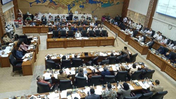 Suasana rapat kerja (raker) Baleg DPR dan Pemerintah membahas RUU Pilkada di Gedung DPR, Senayan, Jakarta, Rabu (21/8/2024).