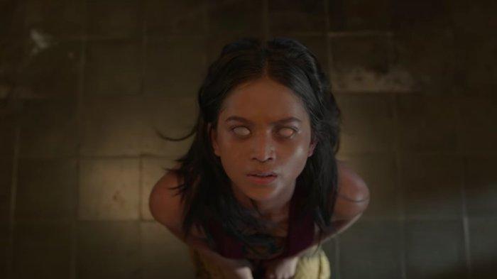 Tangkap layar adegan Badarawuhi di Desa Penari.