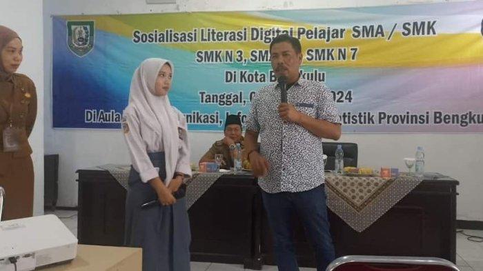 Anggota DPRD Provinsi Bengkulu, Usin Abdisyah Putra Sembiring, SH melakukan sosialisasi literasi digital pelajar di Bengkulu