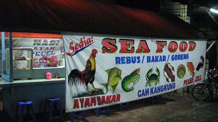 Ilustrasi warung pecel lele terdekat dari Kota Bengkulu yang enak dan populer.