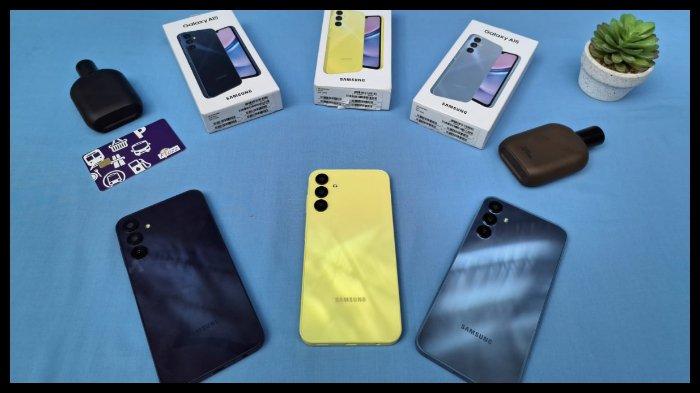 SAMSUNG GALAXY A15 5G - Dalam foto: Samsung Galaxy A15 5G warna Blue Black, Yellow, dan Blue.