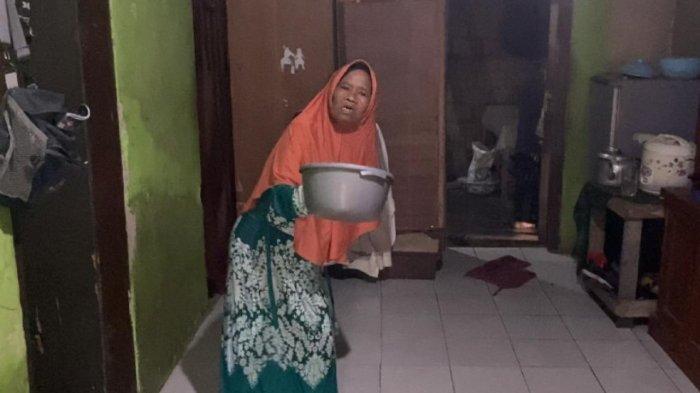 Baliah, si pengemis 'A Kasian A' di Kawasan TNGHS yang sedang viral, Jumat (12/1/2024). (Muamarrudin Irfani)