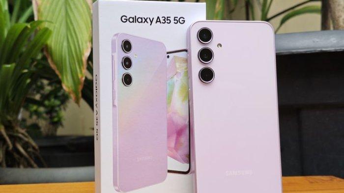Samsung Galaxy A35 5G varian warna Awesome Lilac dan kotak kemasannya.