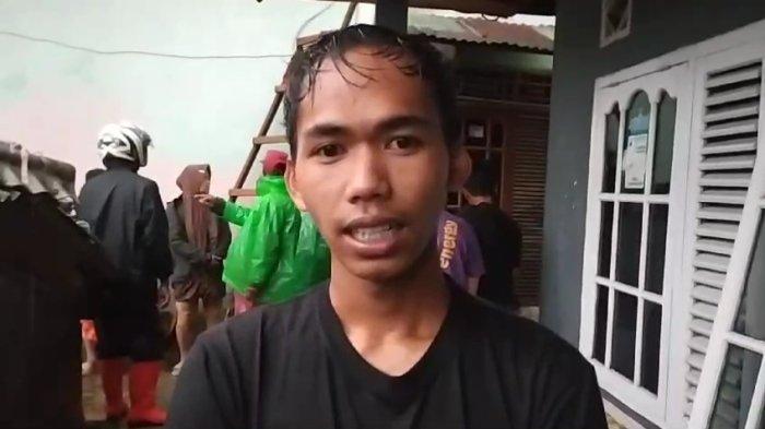 Aldi, warga yang menyelamatkan wanita terjebak banjir di Desa Tugu Selatan, Kecamatan Cisarua, Kabupaten Bogor (istimewa)