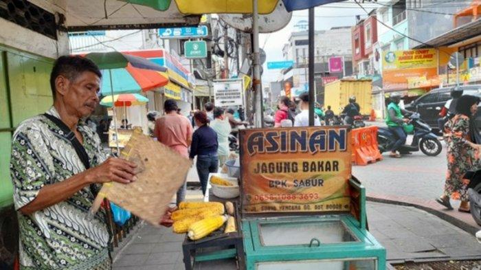 Salah satu kuliner khas Bogor yang ada di tempat wisata Jalan Suryakencana, pilihan tepat untuk mengisi perut usai menjelajahi Kebun Raya Bogor.