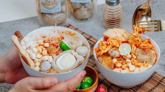 Rekomendasi kuliner Bogor ini cocok untuk pecinta baso sekaligus pecinta pedas. Harganya murah tapi rasa yang ditawarkan dijamin enak.