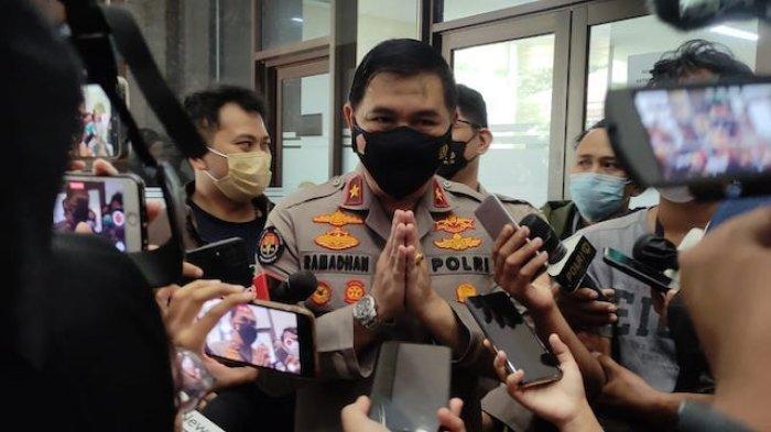 Karo Penmas Divisi Humas Mabes Polri Brigjen pol Ahmad Ramadhan saat ditemui awak media di Gedung Bareskrim Mabes Polri, Senin (21/3/2022).Ahmad Ramadhan menyampaikan bawah Kombes Murbani Budi Pitono dihukum sanksi demosi selama 1 tahun karena dinilai tidak profesional di kasus kematian Brigadir J.