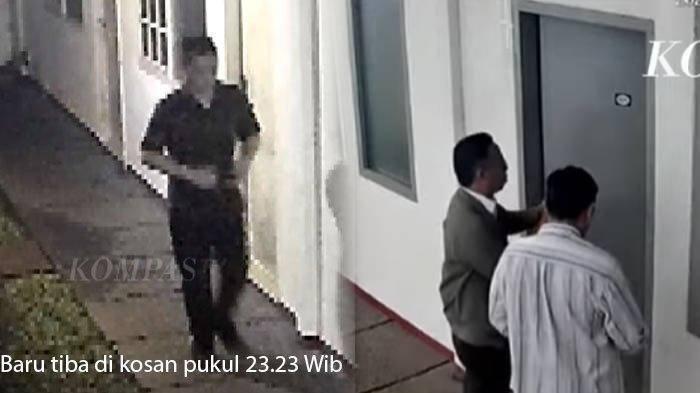 KEMATIAN DIPLOMAT MUDA - Curigai CCTV Saat Pintu Kamar Arya Daru Dibuka, Jenderal Bintang 3 Soroti Gerak-gerik Penjaga Kos
