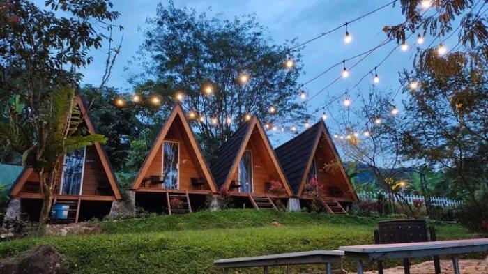 DeWind Villas terkenal sebagai hotel di Bogor yang indah karena berhadapan langsung dengan Gunung Salak.