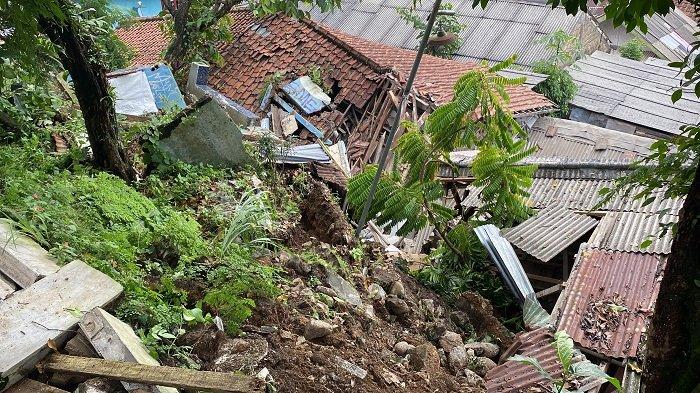 Detik-detik mencekam longsor yang menimpa dua rumah hingga pemiliknya tewas di Kampung Lebak Kantin  RT 002 RW 007, Kelurahan Sempur, Kecamatan Bogor Tengah, Kota Bogor, terungkap, Senin (25/3/2024).