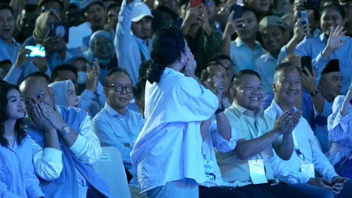 Didi bisik-bisik saat Prabowo sapa Titi Soeharto