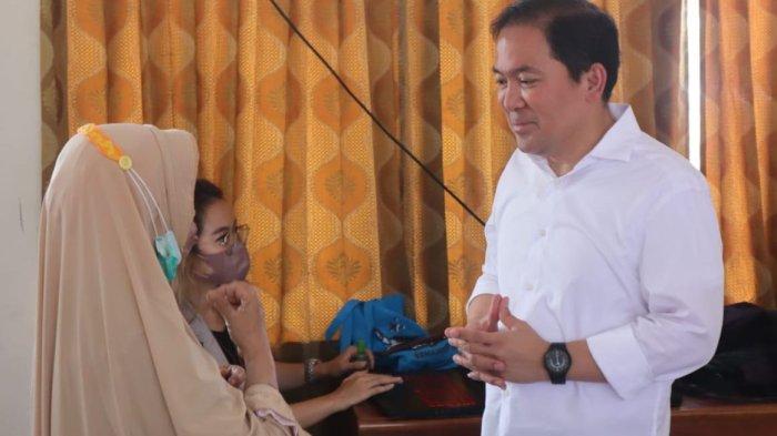 Dokter Rayendra siap terjun di Pilkada 2024 untuk mengabdi di Kota Bogor. Dalam pengabdiannya, dokter lulusan IPB University ini membawa slogan Bogor Glowing.