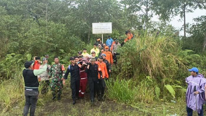 Dua orang pendaki ditemukan selamat setelah tiga hari hilang di Gunung Agung, Bali, Jumat (27/12/2024).
