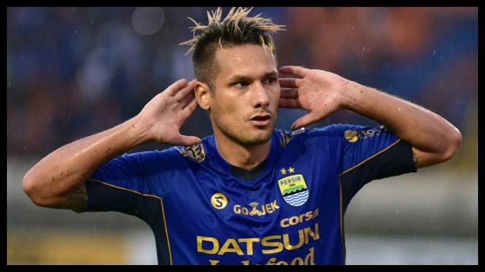 Eks bintang Persib Bandung, Raphael Maitimo