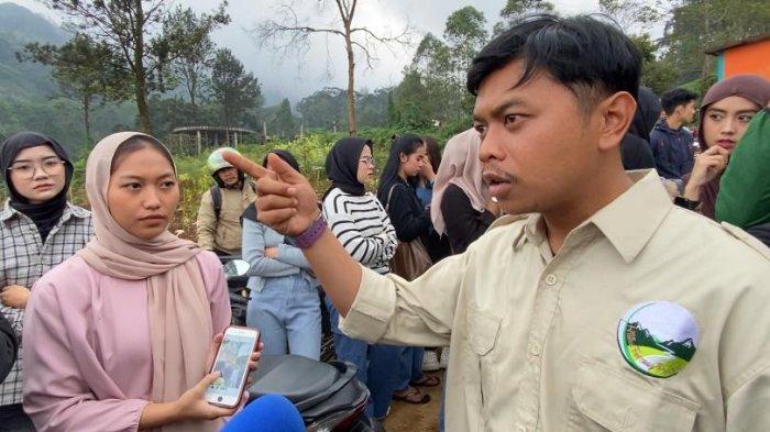 Karyawan Hibics Fantasy Puncak Bogor yang menagih janji Gubernur Jawa Barat, Dedi Mulyadi, terkait kompenasi gaji, Kamis (27/3/2025).