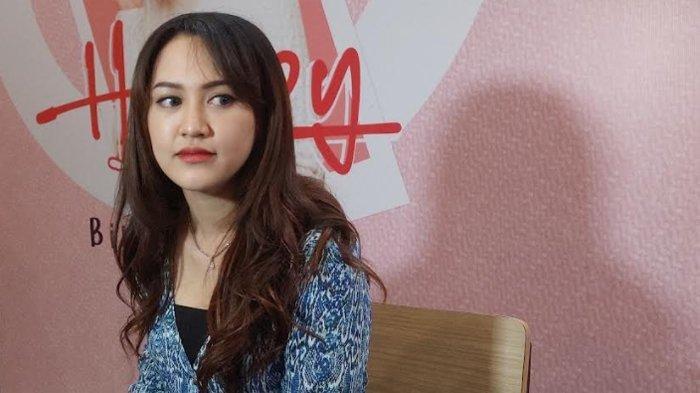 Happy Asmara penyanyi dangdut yang diam-diam menikah dengan Gilga Sahid.