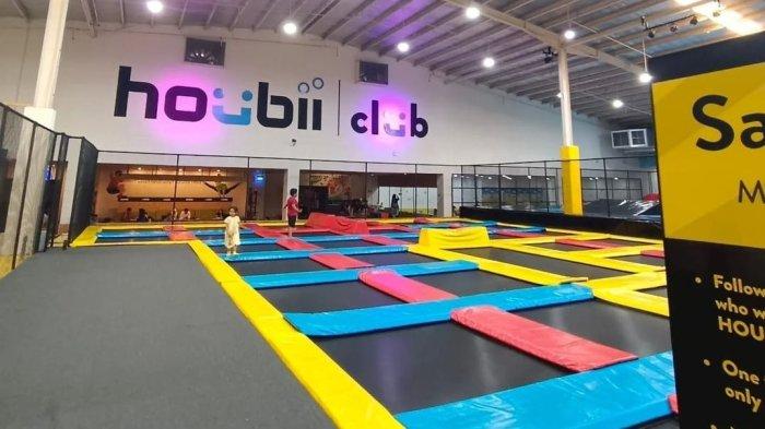 Houbii Club, tempat wisata dalam ruangan di Bogor cocok untuk kamu yang senang lompat di atas trampolin.