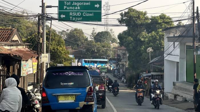 Jalur Puncak Bogor sudah dipadati kendaraaan sejak Senin (16/9/2024) pagi hari.