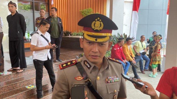 Kapolres Bogor AKBP Rio Wahyu Anggoro tindak tegas anggotanya yang salah tangkap di Cileungsi, Kabupaten Bogor, Rabu (16/8/2023). (Muamarrudin Irfani)