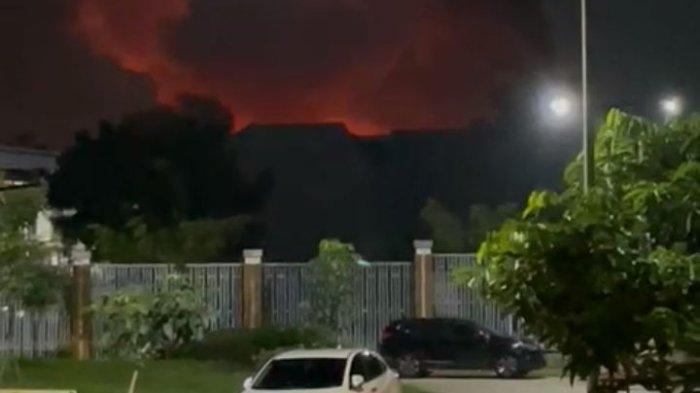 Tangkapan layar gudang peluru diduga kebakaran