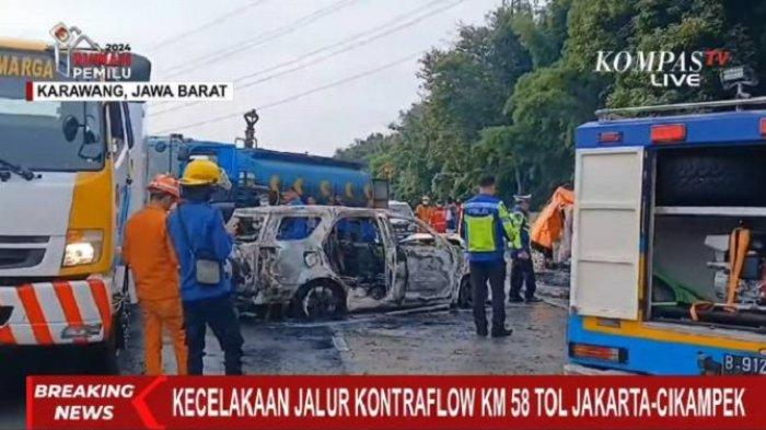 Tangkapan layar - Kecelakaan lalu lintas di Jalan Tol Jakarta-Cikampek KM 58, Senin (8/4/2024).